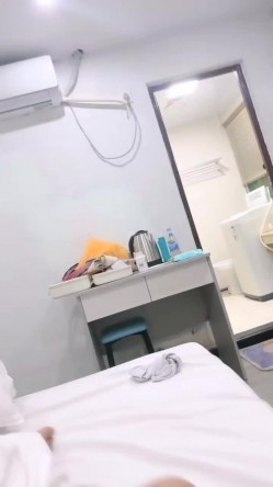清纯邻家美少女【痞痞黑】奶子很漂亮身材极好诱惑男友被猛操美逼 主动吃鸡吧 截图12