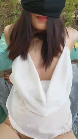 【超顶 ️海角大神】性感的婶婶 极品户外激战皮鞭淫威下汁液横流 上树艹穴惊呆了 火力输出滚烫蜜穴榨射 中出浓汁 截图3