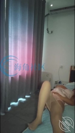 丝袜美腿爱好福音【爱穿丝袜的亲嫂子】人妻嫂子身材如此极品 穿上连体黑丝，完美尤物！喷了6次水，深插几次拔出就能喷水 还是连喷 截图14