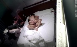 天眼31号房  高挑苗条的美女穿上丝袜 那视觉杀伤力直接拉满 足交口交69全上 超多肉戏 截图12