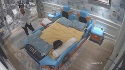 《居家摄像头破解》偷窥E奶少妇的居家日常 ️这奶子可真不是盖的 截图4