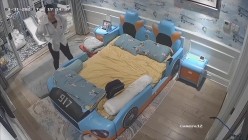 《居家摄像头破解》偷窥E奶少妇的居家日常 ️这奶子可真不是盖的 截图5