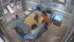 《居家摄像头破解》偷窥E奶少妇的居家日常 ️这奶子可真不是盖的 截图11