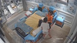 《居家摄像头破解》偷窥E奶少妇的居家日常 ️这奶子可真不是盖的 截图13