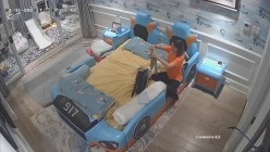 《居家摄像头破解》偷窥E奶少妇的居家日常 ️这奶子可真不是盖的 截图16