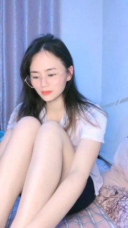 核弹！极品骚娘们【冷艳小妈】道具自慰~骚的很！西装黑丝，知性丽人，赞 截图2