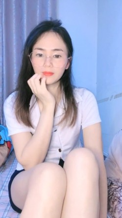 核弹！极品骚娘们【冷艳小妈】道具自慰~骚的很！西装黑丝，知性丽人，赞 截图6