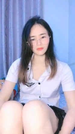 核弹！极品骚娘们【冷艳小妈】道具自慰~骚的很！西装黑丝，知性丽人，赞 截图12