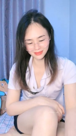 核弹！极品骚娘们【冷艳小妈】道具自慰~骚的很！西装黑丝，知性丽人，赞 截图15