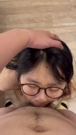 泡良大神小牛哥约炮 ️肥嘟嘟可爱的眼镜学妹骑屌的技术还挺在行的 截图9