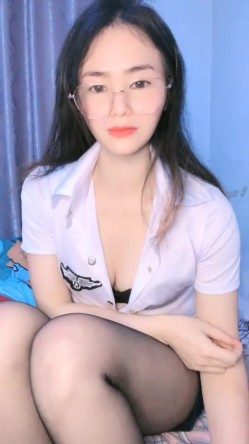 核弹！极品骚娘们【冷艳小妈】道具自慰~骚的很！西装黑丝，知性丽人，赞 截图2