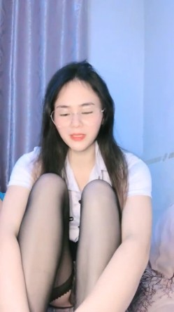 核弹！极品骚娘们【冷艳小妈】道具自慰~骚的很！西装黑丝，知性丽人，赞 截图9