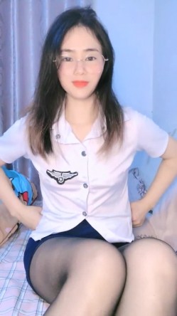 核弹！极品骚娘们【冷艳小妈】道具自慰~骚的很！西装黑丝，知性丽人，赞 截图10