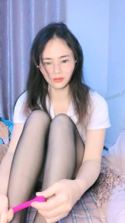 核弹！极品骚娘们【冷艳小妈】道具自慰~骚的很！西装黑丝，知性丽人，赞 截图13