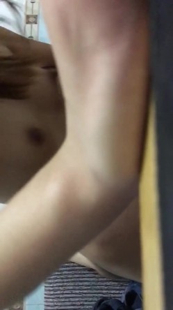 电脑玩累了就玩女友，站着让她吃大鸡巴，女上位使劲摇，舒服叫了出来！ 截图14