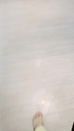 攻略自己的骚气老妈 对白精彩刺激，半推半就掏出大鸡巴无套插入骚穴，激情狂操内射 截图6