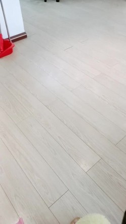 攻略自己的骚气老妈 对白精彩刺激，半推半就掏出大鸡巴无套插入骚穴，激情狂操内射 截图7