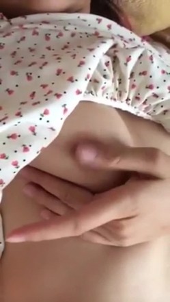 清纯美眉极品大奶超诱人美鲍鱼 激情自拍 这逼真干凈 截图3