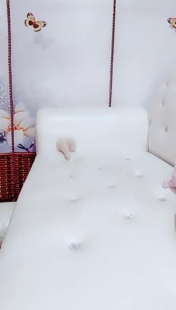 戴着眼镜的骚货女人 床上穿着黑色丝袜 手指揉阴蒂出淫水 道具插逼自慰秀 来回抽插呻吟 非常精彩 截图15