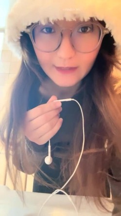 核弹！极品反差婊~20小时~【是个骚母狗】10个眼镜9个骚~！一脸贱样，不知道谁调教的 截图10