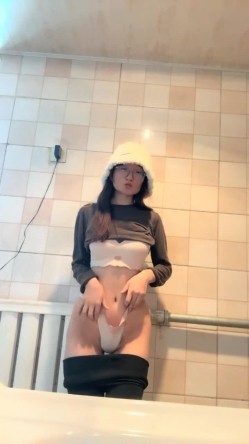 核弹！极品反差婊~20小时~【是个骚母狗】10个眼镜9个骚~！一脸贱样，不知道谁调教的 截图16