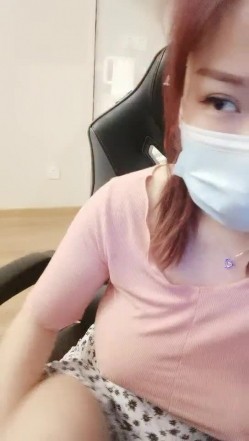 极品豪乳骚浪贱主播【泡泡老师】网吧勾搭屌丝看片公然包房做爱 性瘾强连操好几炮淫语不断 截图6
