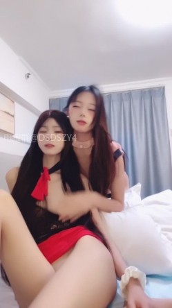 ️极品姐妹花【06极品姐妹】双人校花级别美女、无毛白虎、道具自慰喷水 截图7