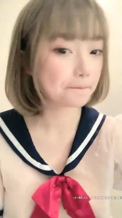 【无敌清纯金色短发萌妹】情趣学生制服小短裙，浴室跳蛋假屌轮番上，震的太爽表情很享受，低低呻吟假屌骑坐拍打屁股 截图1