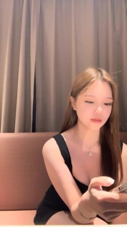 G奶女神，超级漂亮，【巨乳girl】，啪啪~裸舞~道具~爽，纯天然无添加，甩起来画面好震撼，推荐一看！ 截图4