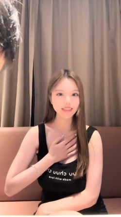 G奶女神，超级漂亮，【巨乳girl】，啪啪~裸舞~道具~爽，纯天然无添加，甩起来画面好震撼，推荐一看！ 截图5