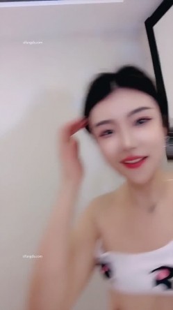【小白兔双飞】极品姐妹花 跪舔大鸡巴 无套内射 表情好骚 精液流出来了 截图9