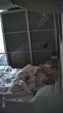 新流出安防酒店精品偷拍 ️纯欲系女友和男友冷战期间被销售男疯狂内射 截图3