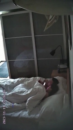 新流出安防酒店精品偷拍 ️纯欲系女友和男友冷战期间被销售男疯狂内射 截图6