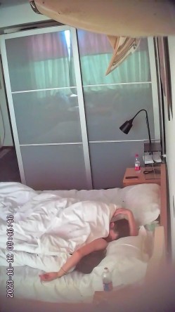 新流出安防酒店精品偷拍 ️纯欲系女友和男友冷战期间被销售男疯狂内射 截图12