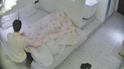 酒店偷拍 年轻情侣假期换上碎花情趣睡衣化妆美美的拍照后激情啪啪 截图1
