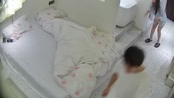 酒店偷拍 年轻情侣假期换上碎花情趣睡衣化妆美美的拍照后激情啪啪 截图2