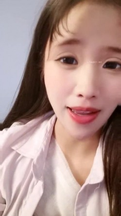 户外刺激，人气女神再出山，【香菜一奈】，野外山顶~勾搭口交~，路边尿尿，车震，浪叫声响彻旷野 截图4