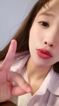 户外刺激，人气女神再出山，【香菜一奈】，野外山顶~勾搭口交~，路边尿尿，车震，浪叫声响彻旷野 截图5