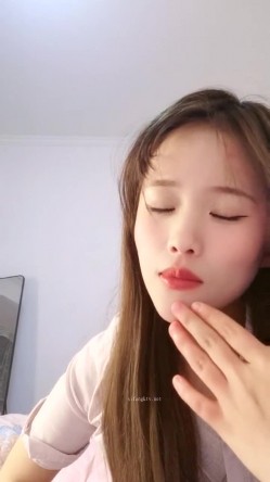 户外刺激，人气女神再出山，【香菜一奈】，野外山顶~勾搭口交~，路边尿尿，车震，浪叫声响彻旷野 截图10