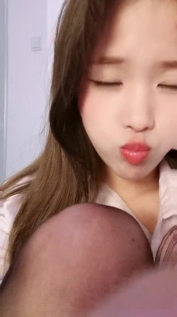 户外刺激，人气女神再出山，【香菜一奈】，野外山顶~勾搭口交~，路边尿尿，车震，浪叫声响彻旷野 截图12