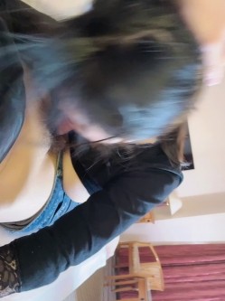 《贵在真实反差淫妻》露脸才是王道！顶级绿帽刷锅狠人，广东大奶美骚妻【雅雅】私拍第二季，商场户外露出3P全程露脸 截图7