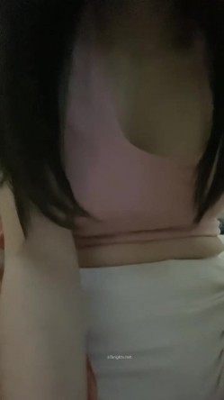 【被上帝咬过的苹果】两位新人~!大学生下海~道具自慰~都是十八九岁，花一样的年纪，强烈推荐！ 截图2