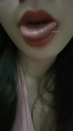【被上帝咬过的苹果】两位新人~!大学生下海~道具自慰~都是十八九岁，花一样的年纪，强烈推荐！ 截图7