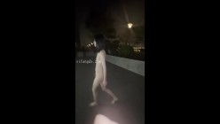 苗条文静眼镜美少女各种户外场景大胆露出，天桥，江边各种人前极限露出，人前女神 人后小狗 截图11