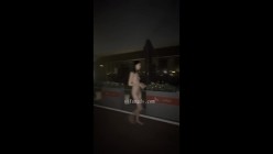 苗条文静眼镜美少女各种户外场景大胆露出，天桥，江边各种人前极限露出，人前女神 人后小狗 截图16