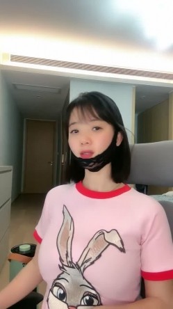 绿播下海！顶级G奶女神~【暖暖】扣穴自慰！绝对秒射，童颜巨乳！ 截图1