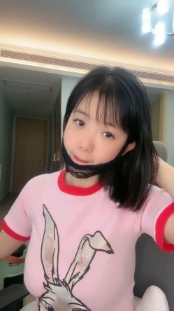 绿播下海！顶级G奶女神~【暖暖】扣穴自慰！绝对秒射，童颜巨乳！ 截图6