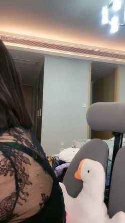 绿播下海！顶级G奶女神~【暖暖】扣穴自慰！绝对秒射，童颜巨乳！ 截图7