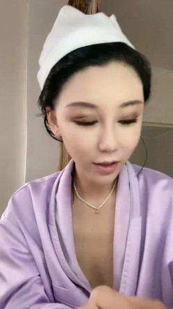 重磅！顶级御姐回归！很多网友在找的，仅有的一次做爱~【小水】，特色就是会喷水，骚气无人能敌，粉丝众多爱死她 截图2