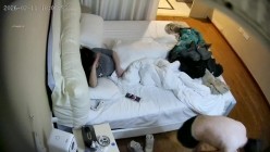 酒店偷拍放假大学生情侣头戴可爱发卡的乖巧女友穿上黑丝配合男友啪啪拍照 截图9
